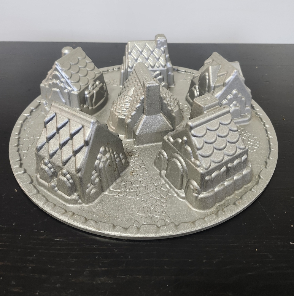 Nordic Ware Cozy Village Pan